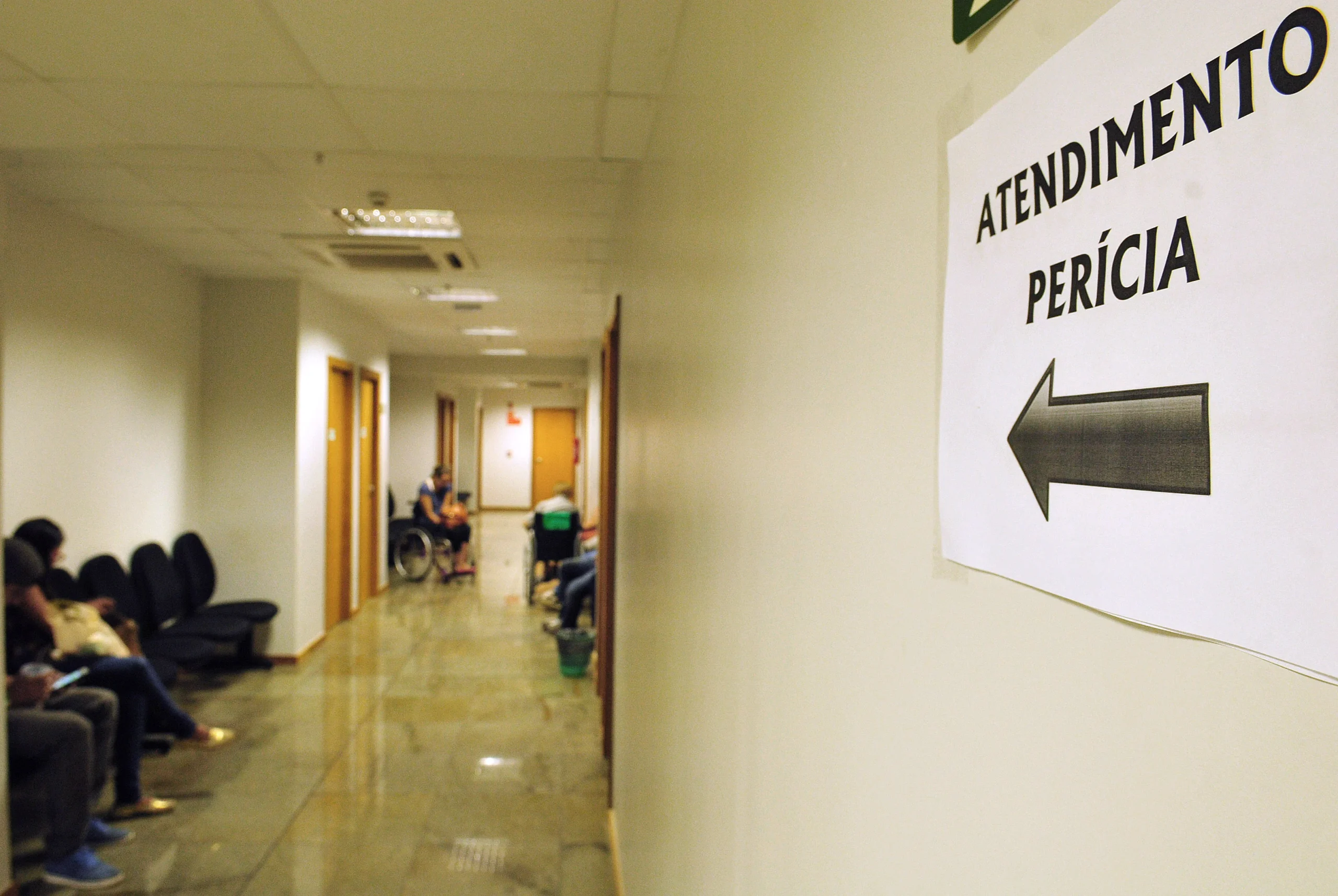 Atendimento e orientacao aos segurados sobre calculo escalonado de beneficios acumulados