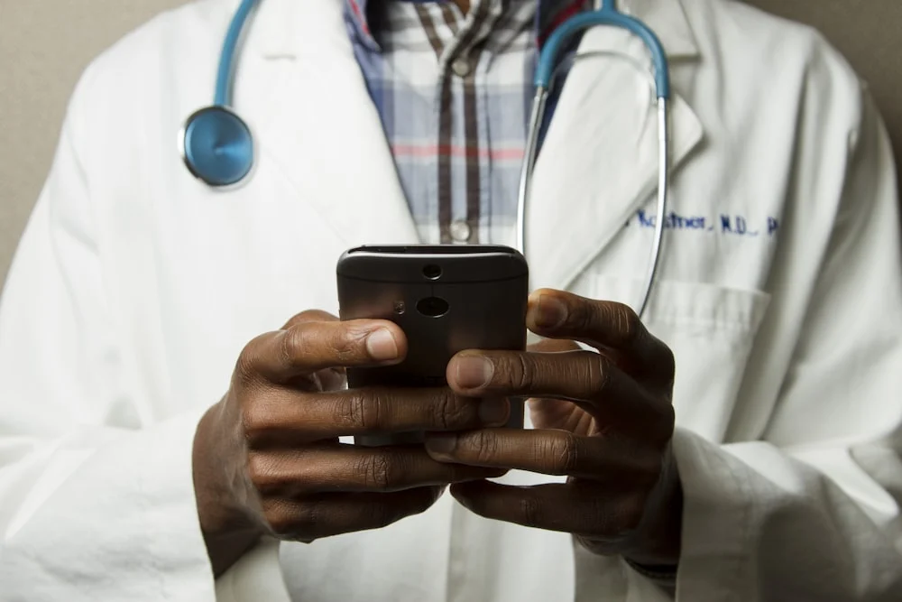 Laudo médico legível com CID e CRM para envio no Atestmed