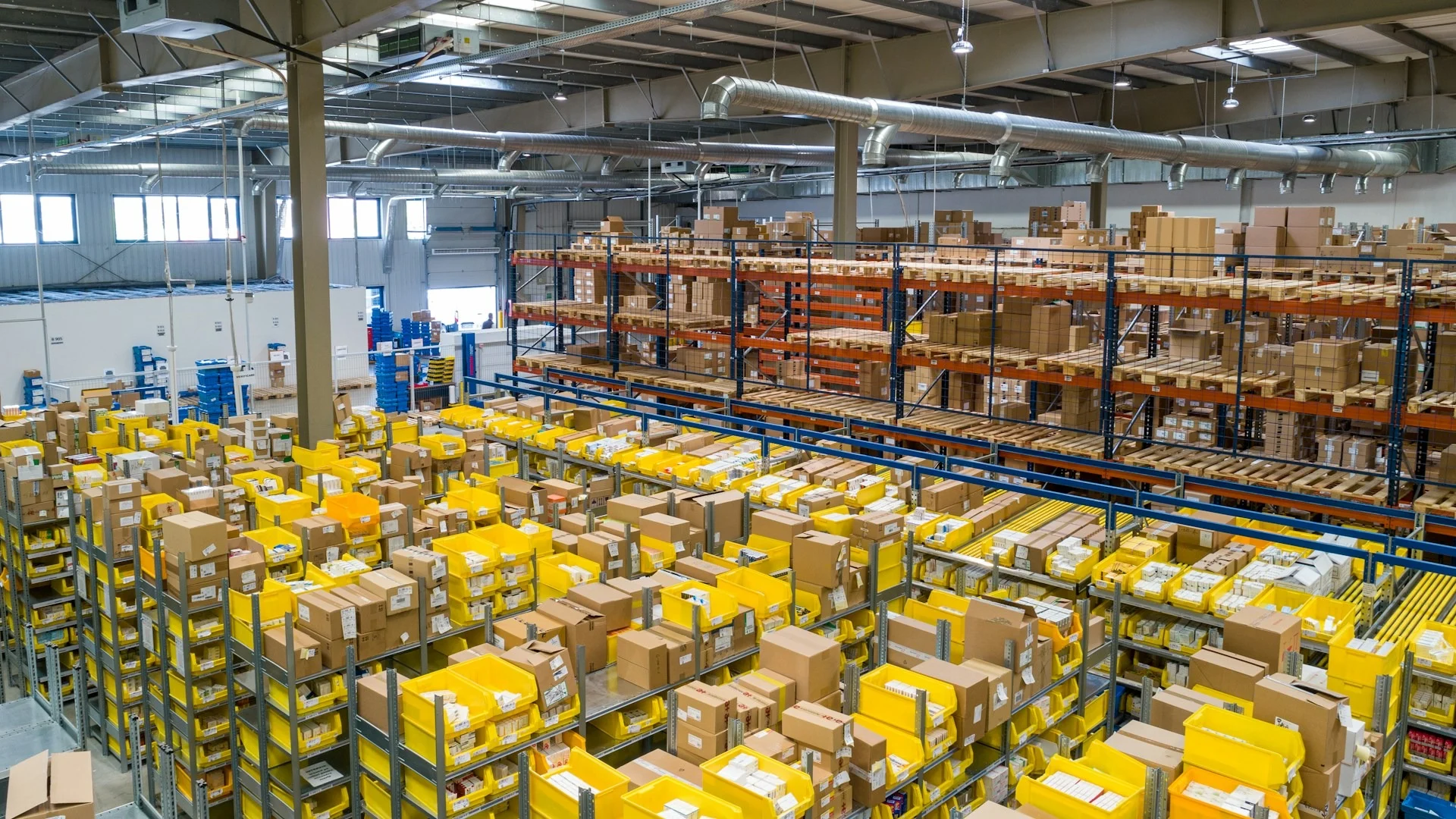 Processamento logístico, distribuição de cargas e triagem de encomendas dos Correios