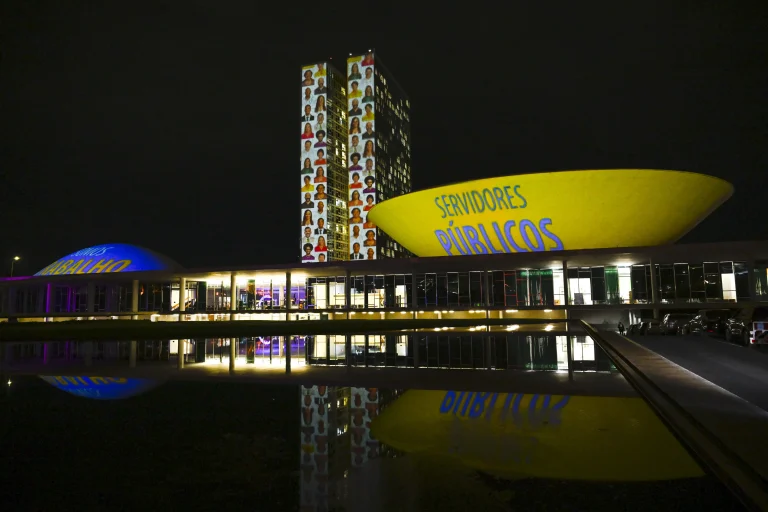 Servidores publicos em ambiente institucional atuando na gestao de tempo de contribuicao