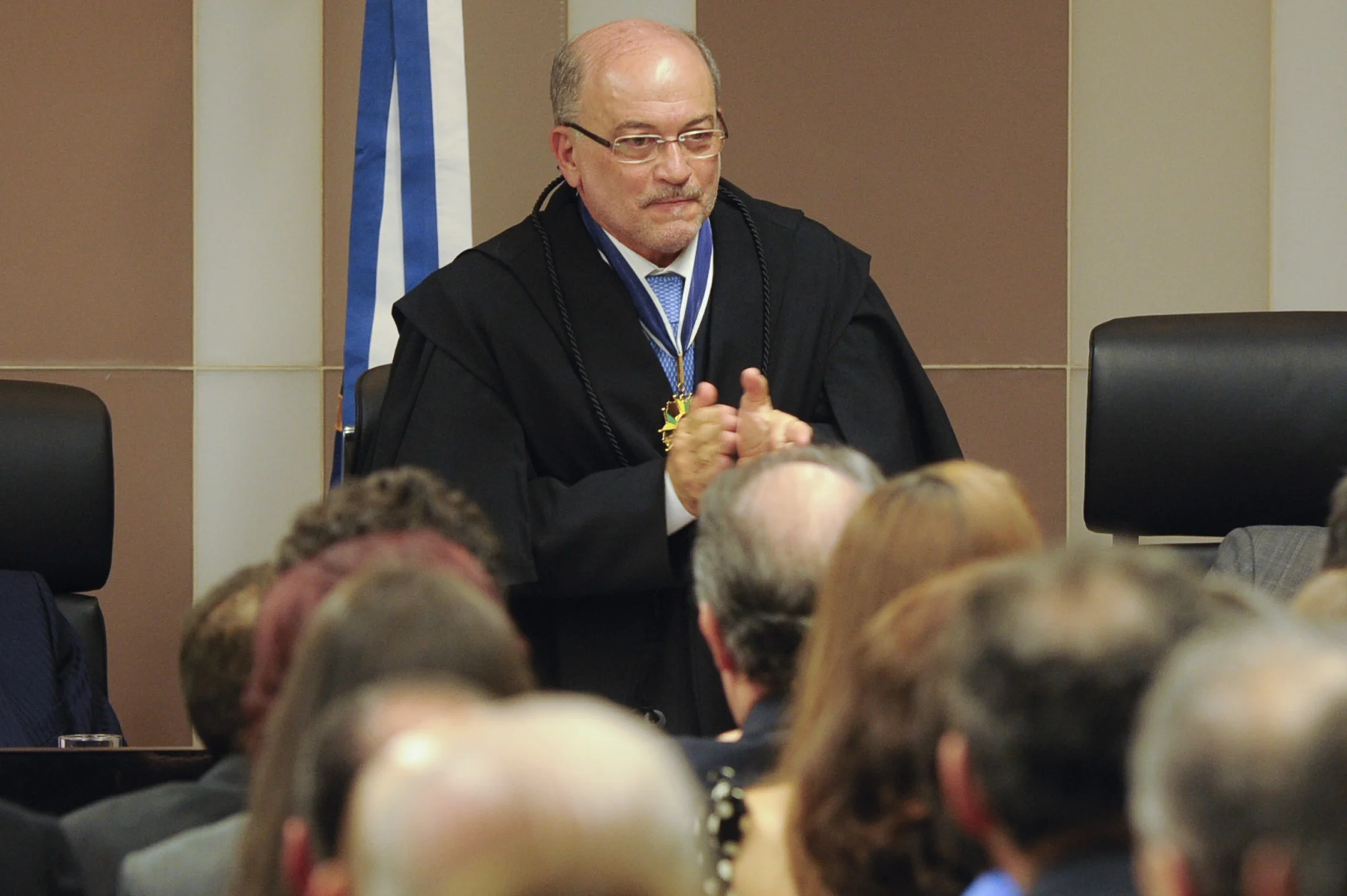 Solenidade e controle externo de aposentadorias de servidores pelo Tribunal de Contas