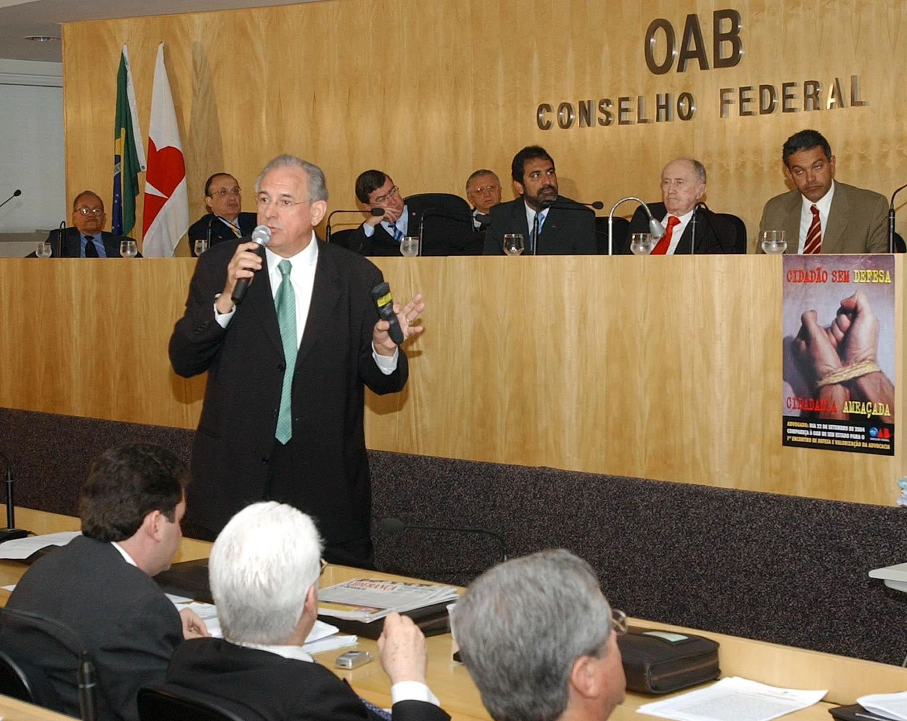 Audiencia juridica sobre onus da prova e comprovacao de paradigma na justica do trabalho