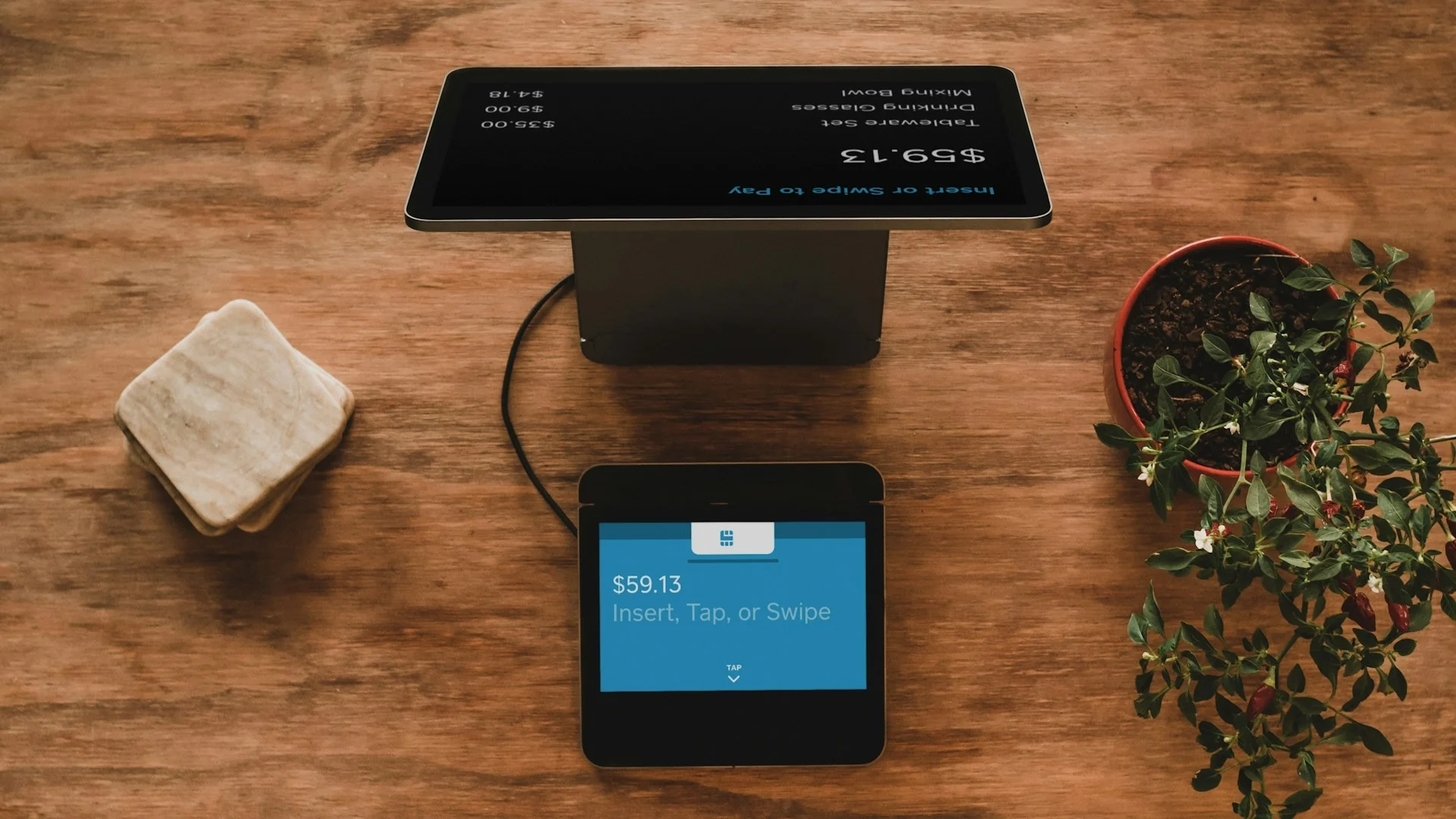 Aplicativo oficial do FGTS aberto no smartphone para solicitação de saque