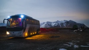 Jovem viajando de ônibus interestadual com o ID Jovem 2026