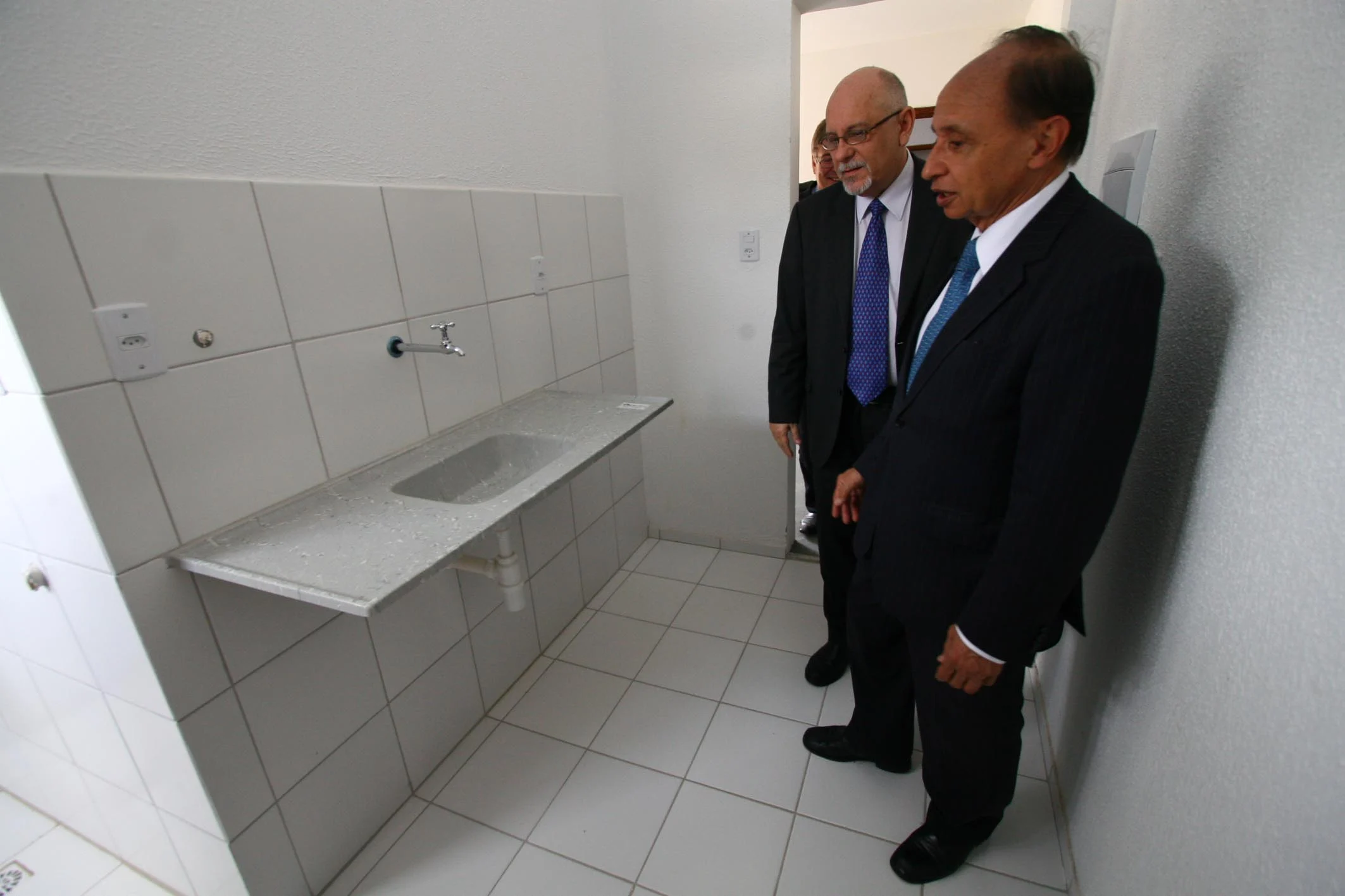 Familias e compradores de imoveis residenciais em processo de regularizacao de escritura e IRPF