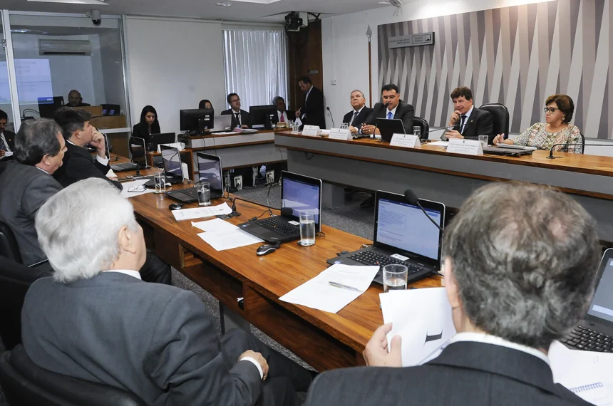 Representantes da agricultura familiar e segurados especiais debatendo aposentadoria e pensao