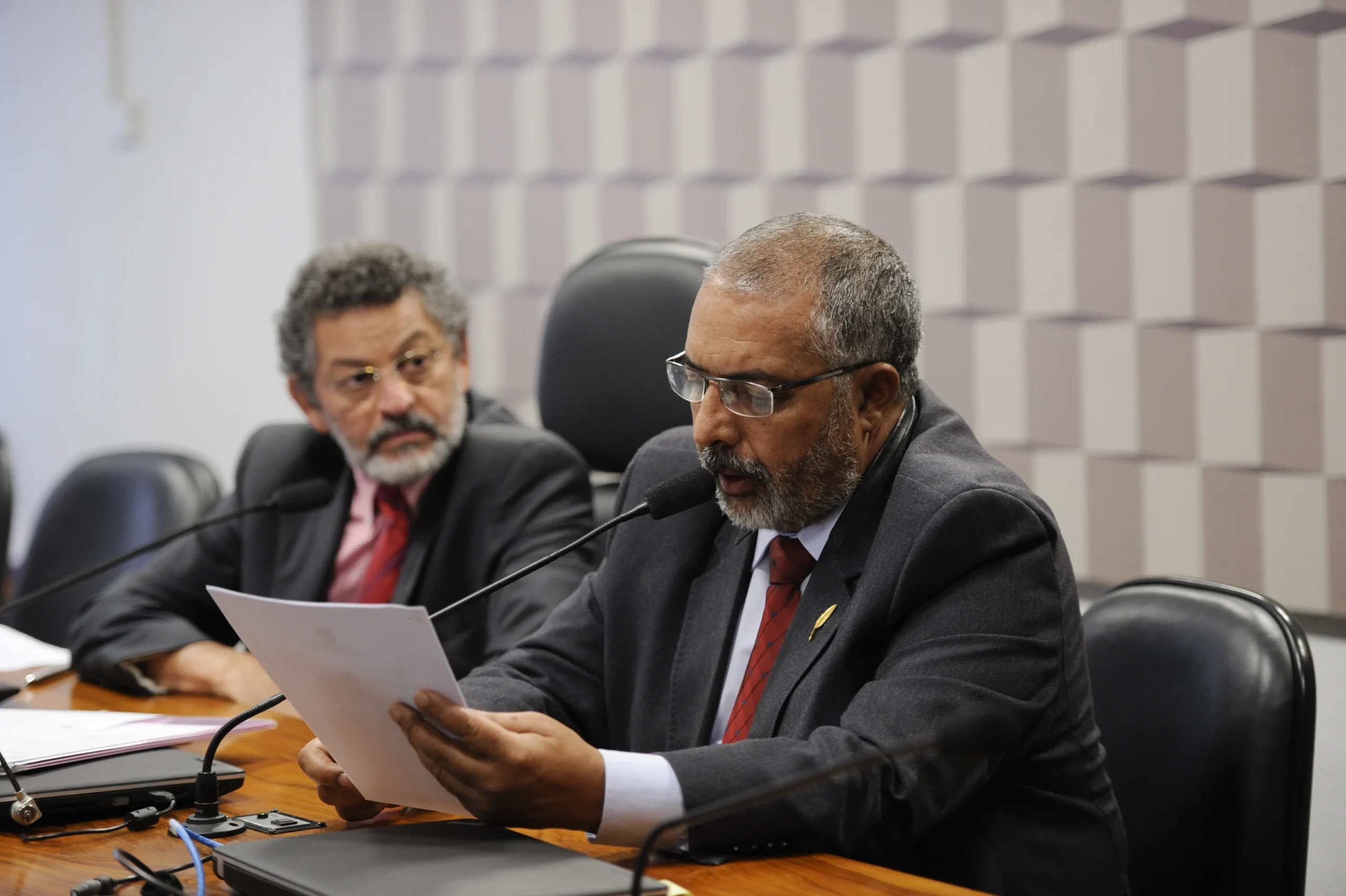 Comissao parlamentar debatendo direitos das familias e companheiros em uniao estavel