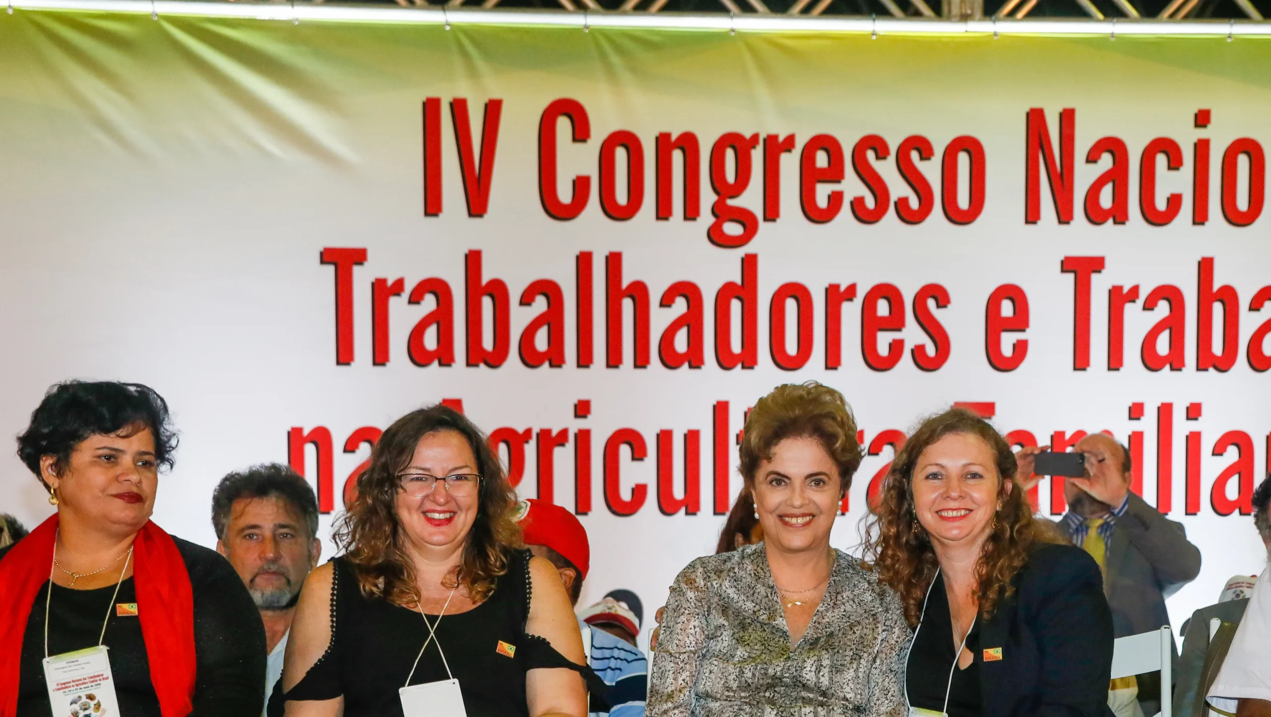 Trabalhadoras rurais em reuniao de direitos previdenciarios e cidadania