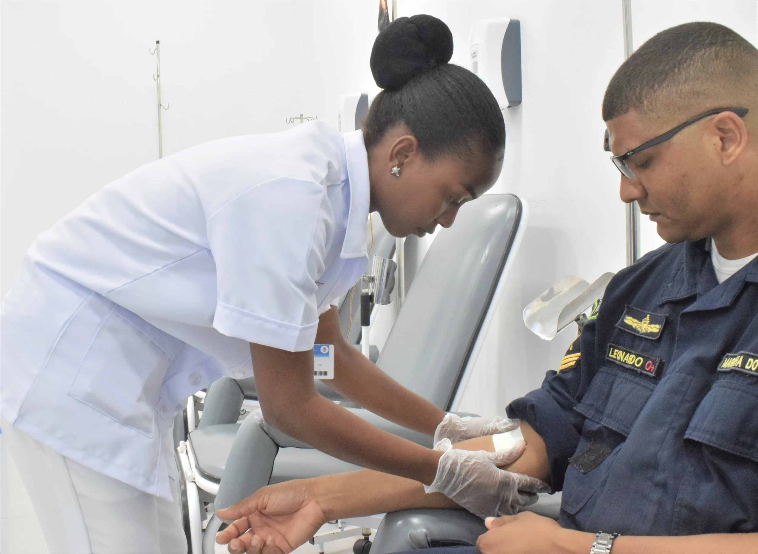 Profissional de enfermagem em ambiente hospitalar exposta a agentes biologicos para aposentadoria especial