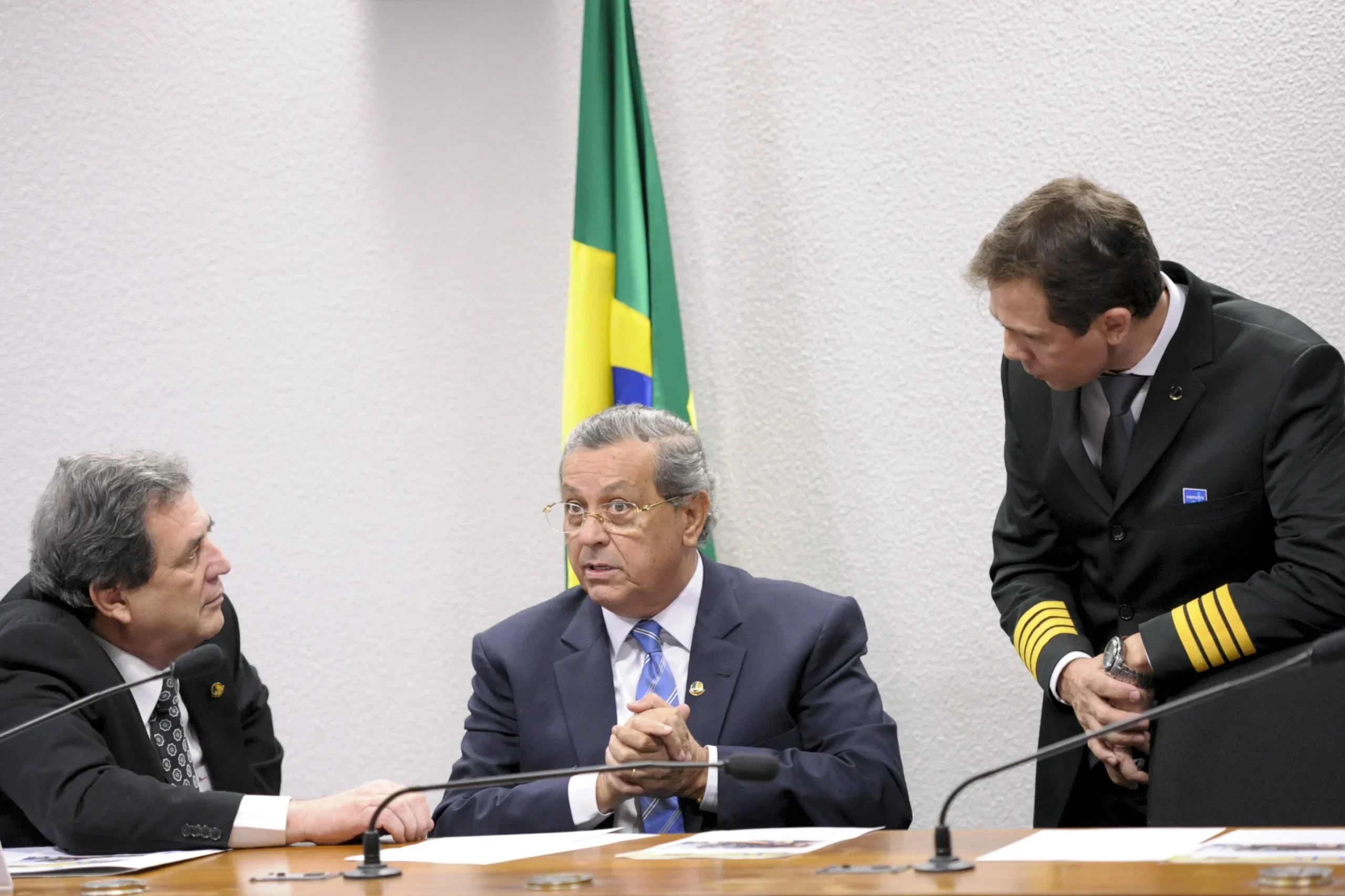 Reuniao da Comissao de Assuntos Sociais no Senado debatendo normas e direitos da CLT